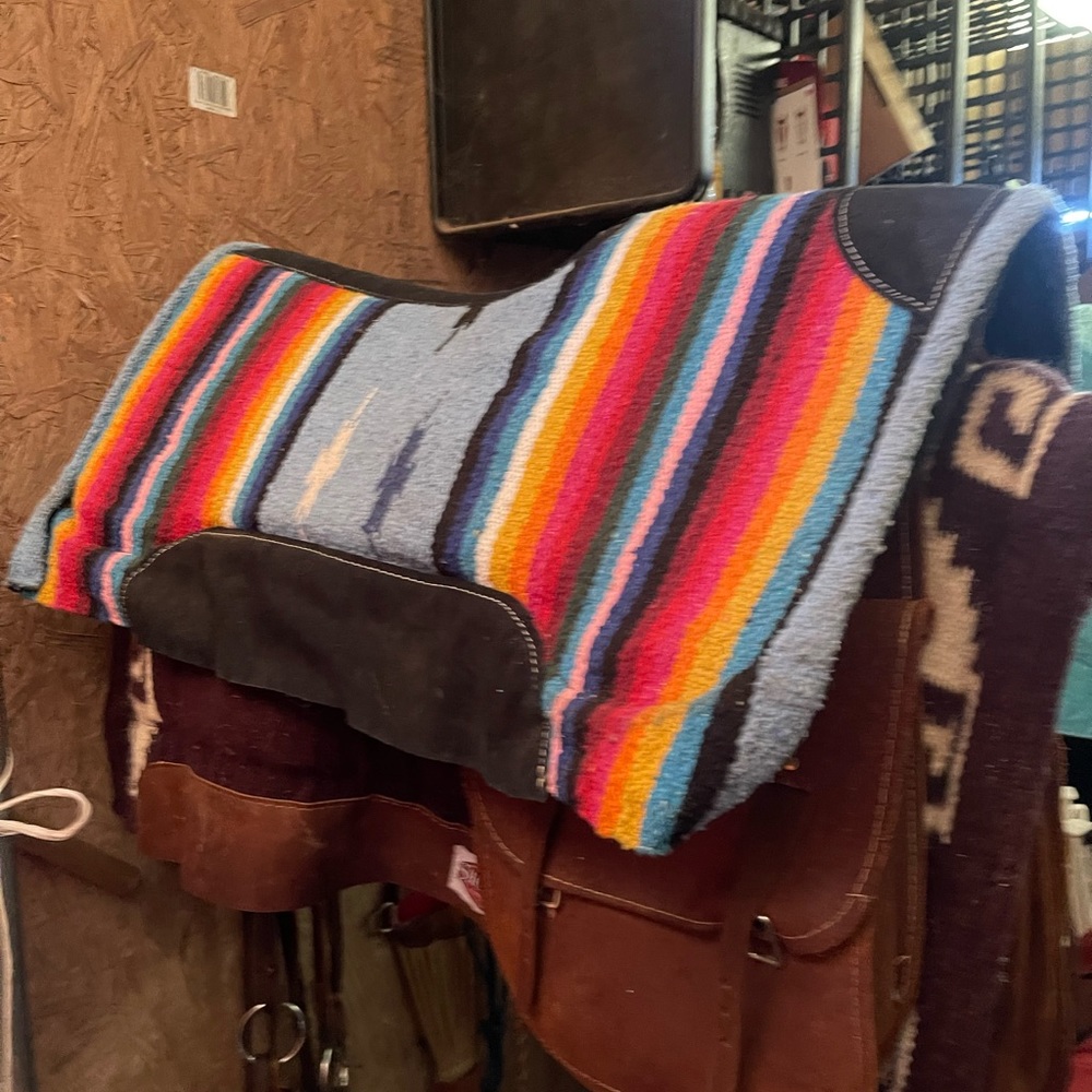 Weaver saddle pad